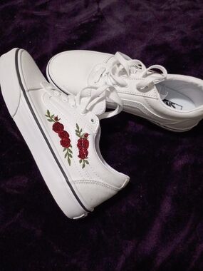 Vans White Low-Top Sneakers with Red Rose Embroidery